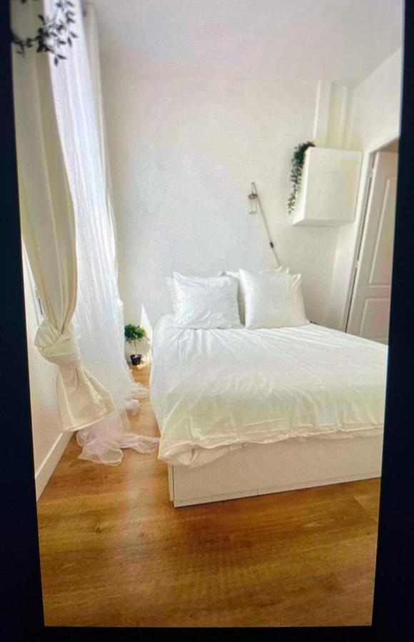 Cute One Bedroom In Le Marais Paris Exterior foto
